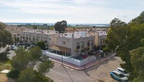 Town house in Guardamar del Segura, Spain. Urbanizaciones area, 4 bedrooms, 156 m2 - photo 3