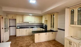 Apartment for sale in Torrevieja, Costa Blanca. Centro area, 5 bedrooms, 243 m² - photo 4