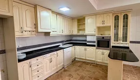 Apartment for sale in Torrevieja, Costa Blanca. Centro area, 5 bedrooms, 243 m² - photo 5