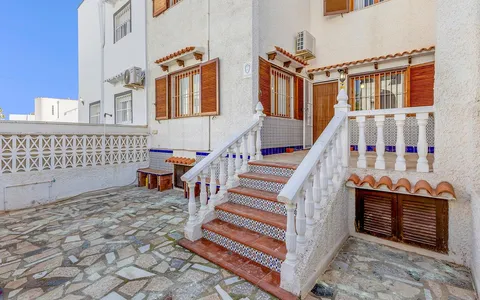 Kjøp Town house i Spania, Torrevieja. Calas blanca area, 6 bedrooms, 110 m2, 6 bedrooms, 110 m² — €179000