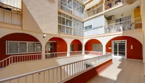 Apartment til salgs i Torrevieja, Spania. Estacion de autobuses area, 1 bedroom, 50 m2 - photo 2