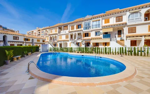 Kjøp Bungalow i Spania, Torrevieja. Playa de los Locos area, 3 bedrooms, 90 m2, 3 bedrooms, 90 m² — €205000
