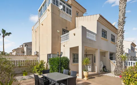 Kjøp Town house i Torrevieja, Spania. El limonar area, 2 bedrooms, 86 m2, 2 bedrooms, 86 m² — €183000