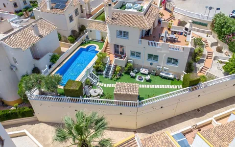 Orihuela Costa bienes raíces, Villa en venta. Zona de la  Lomas de Cabo Roig-Los Dolses, 4 dormitorios, 184 m2, 4 dormitorios, 184 m² — €795000