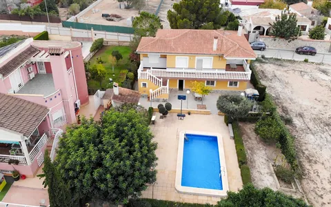 Real estate in Spain buy. Orihuela Ciudad area, 3 bedrooms, 270 m2, 3 bedrooms, 270 m² — €320000
