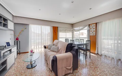 Torrevieja, real estate. Centro area, 4 bedrooms, 116 m2, 4 bedrooms, 116 m² — €190000