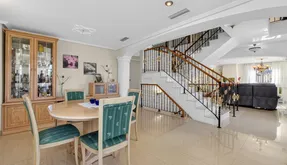 Orihuela Costa, España. Comprar un Villa. Zona de la  La Zenia, 7 dormitorios, 329 m2 - photo 2