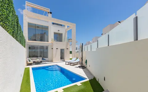 Buy real estate in Orihuela Costa, Spain. Lomas de Cabo Roig area, 3 bedrooms, 149 m2, 3 bedrooms, 149 m² — €590000
