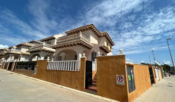 Orihuela Costa, España. Comprar un Duplex. Zona de la Montezenia, 4 dormitorios, 120 m2 - photo 1