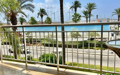 Buy an Apartment in Spain, Torrevieja. Paseo maritimo area, 4 bedrooms, 164 m2, 4 bedrooms, 164 m² — €380000