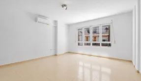 Torrevieja real estate, Apartment for sale. Puerto Deportivo area, 3 bedrooms, 78 m2 - photo 3