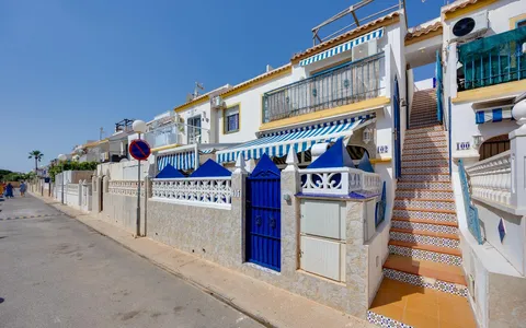 Real estate in Spain, Torrevieja. La Siesta - El Salado - Torreta area, 3 bedrooms, 78 m2, 3 bedrooms, 78 m² — €230000