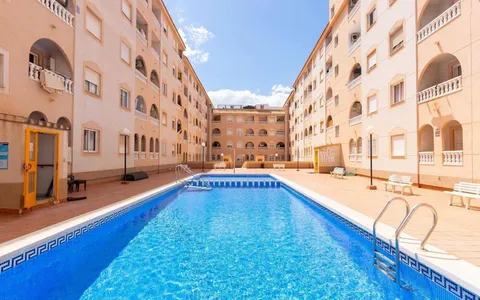 For sale: a 61 m² one-bedroom apartment on the 3rd floor of a building with a lift.