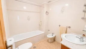 Bienes raíces en España, Torrevieja. Zona de la Estacion de autobuses, 1 dormitorio, 48 m2 - photo 6
