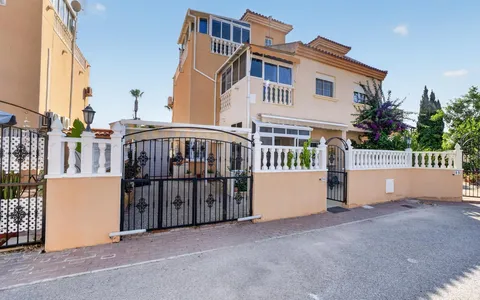 Buy an Town house in Torrevieja, Spain. La Siesta - El Salado - Torreta area, 2 bedrooms, 86 m2, 2 bedrooms, 86 m² — €189000