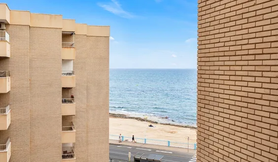 Torrevieja, real estate. Playa de los Locos area, 3 bedrooms, 109 m2 - photo 1