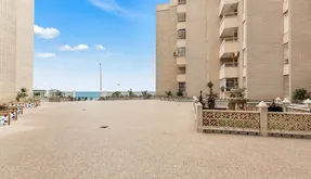 Torrevieja, real estate. Playa de los Locos area, 3 bedrooms, 109 m2 - photo 2