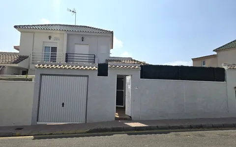 Buy real estate in Torrevieja, Spain. Los altos area, 3 bedrooms, 76 m2, 3 bedrooms, 76 m² — €290000