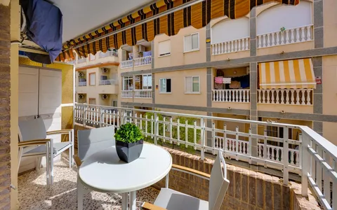 Buy real estate in Torrevieja, Spain. Playa del Cura area, 3 bedrooms, 78 m2, 3 bedrooms, 78 m² — €149900