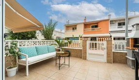 Torrevieja, real estate. Playa de los Náufragos area, 4 bedrooms, 80 m2 - photo 2